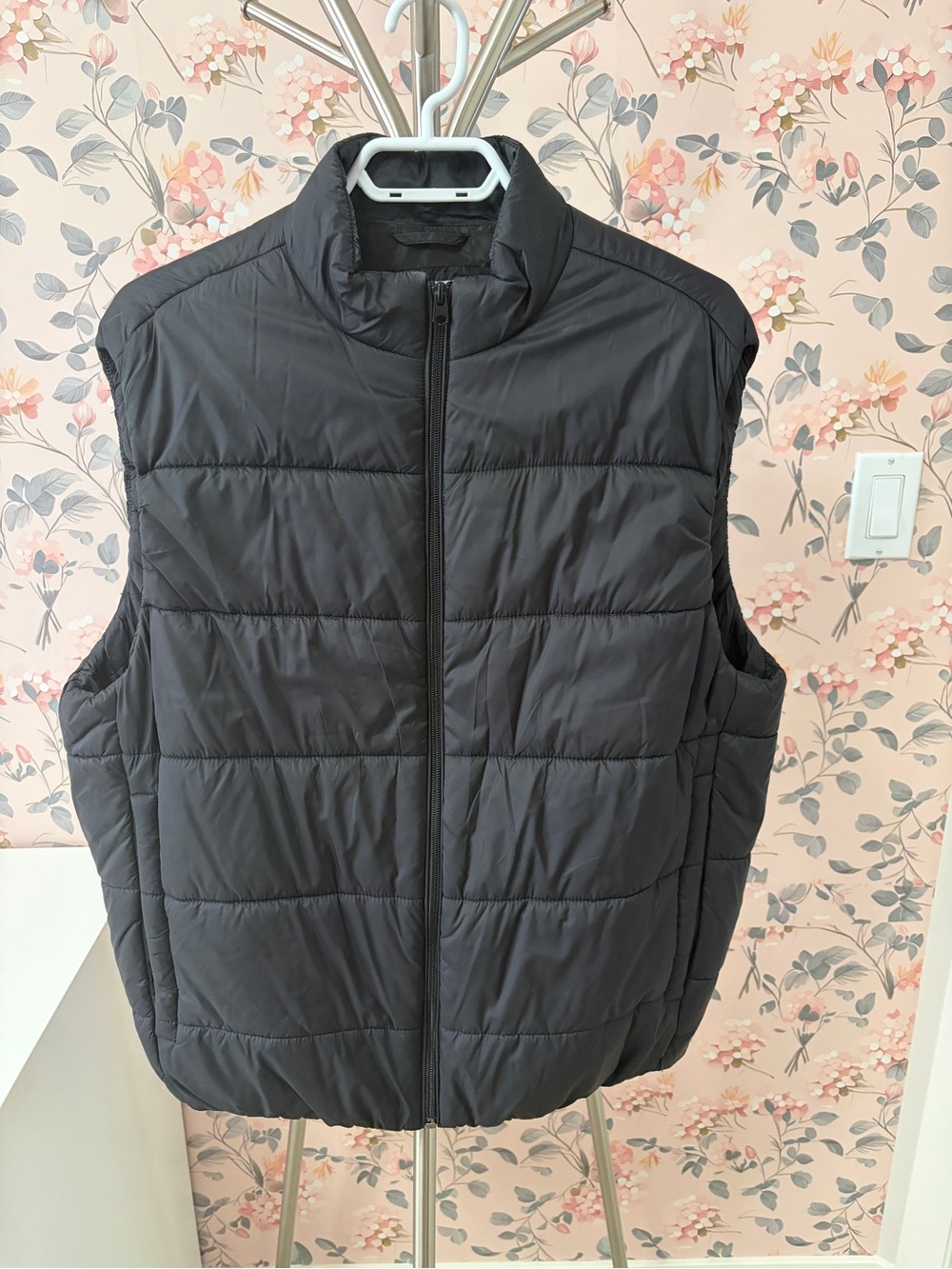 Zara Men's /Women’s black Quilted Puffer Vest